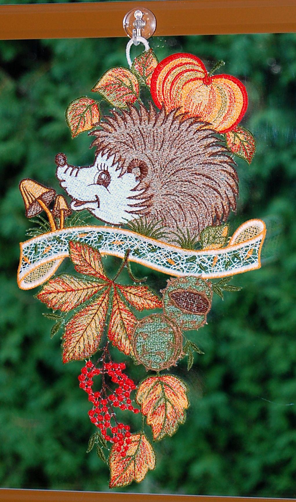 Herbstfensterbild Kleine Igel aus Plauener Spitze Windspiel Mobile Herbst 